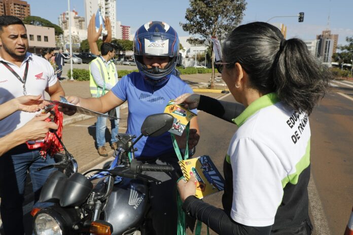 Semana Nacional do Trânsito começa com ação para motociclistas na região central