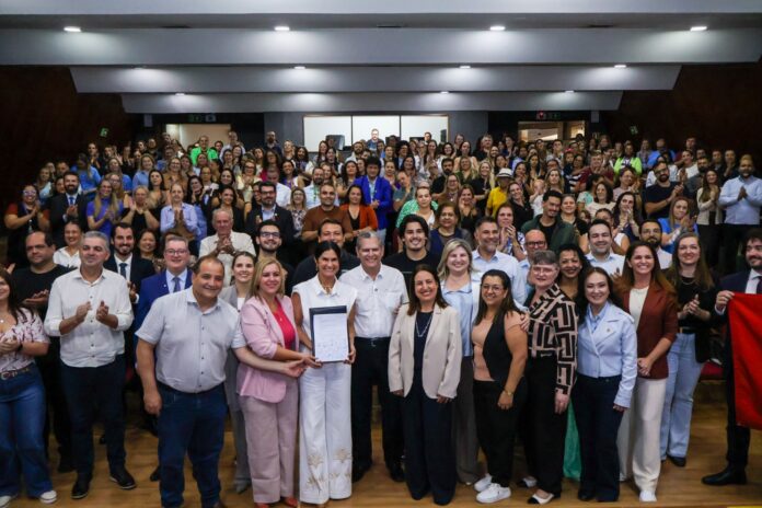 Maringá aprova novo plano de carreira e reajustes para educadores