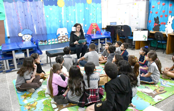 Umuarama mobiliza 1º e 2º ano para leitura no Dia D da Alfabetização