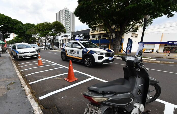 Umuarama cria vagas de estacionamento para autistas e remaneja motos na região central