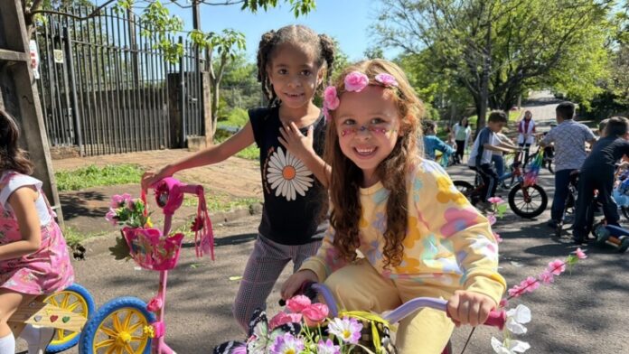 Maringá celebra primavera com passeio de bicicletas e patinetes no Nadyr Penteado Virmond