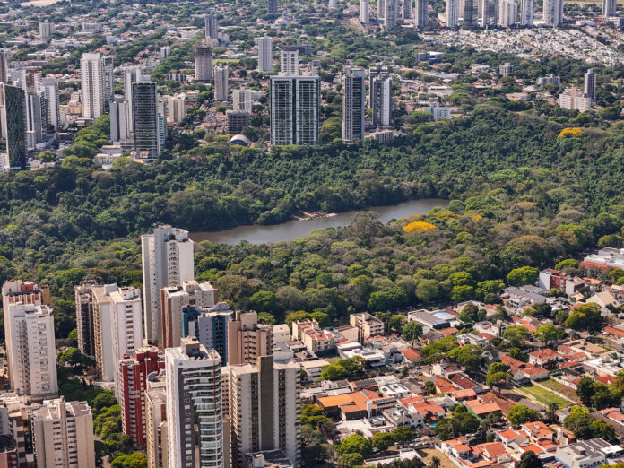Maringá orienta moradores sobre separação de lixo e coleta seletiva