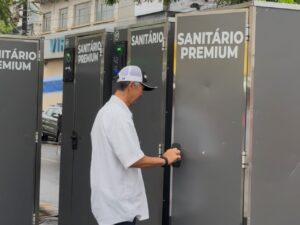 Maringá instala banheiros inteligentes nas feiras livres da cidade