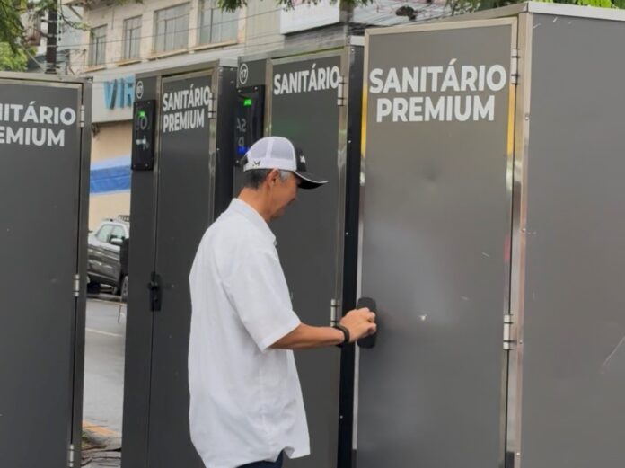 Maringá instala banheiros inteligentes nas feiras livres da cidade