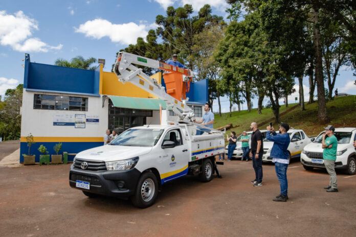 Apucarana recebe caminhonete com cesto aéreo para poda de árvores de médio porte