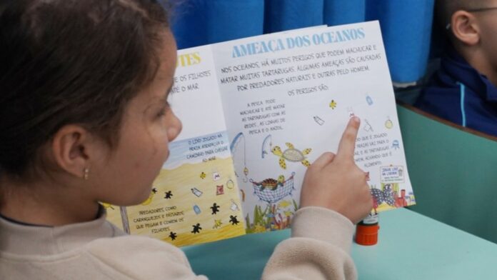 Alunos de Londrina lançam livro sobre tartarugas marinhas com textos e desenhos próprios