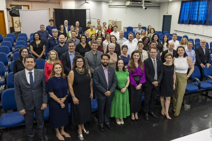 UEM empossa representantes de departamentos no Conselho Universitário