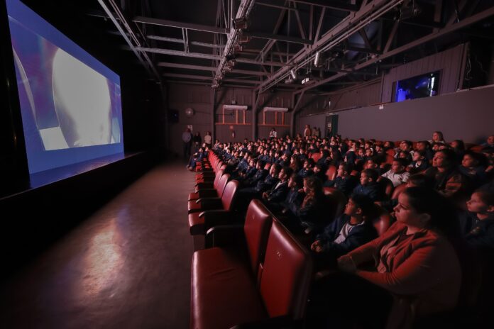 Escola Silda Sally ganha sessão de cinema após liderar ranking de qualidade em Araucária
