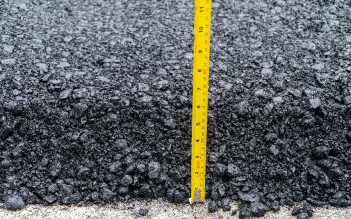 Paranaguá pavimenta ruas em Vila Paranaguá com asfalto e drenagem