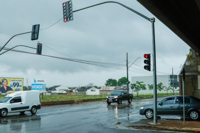 Semáforos começam a funcionar na Alziro Zarur com o Contorno Norte em Maringá