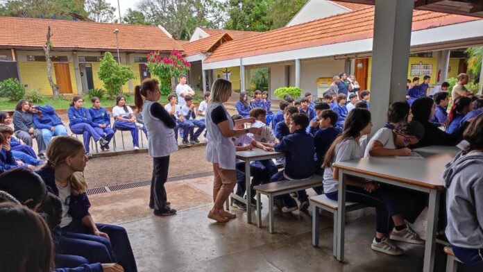 Guaíra dialoga sobre saúde mental com estudantes do Colégio Cívico-Militar Jardim Zeballos