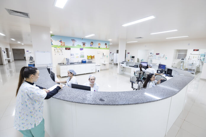 Hospital da Criança de Maringá recebe prêmio por campanha de vacinação