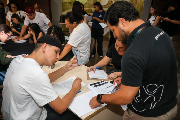 Maringá abre 40 vagas em cursinho gratuito para Enem e vestibular