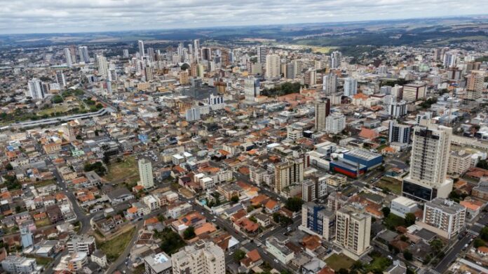 Ponta Grossa cria programa de segurança nas escolas com câmeras e botão de pânico