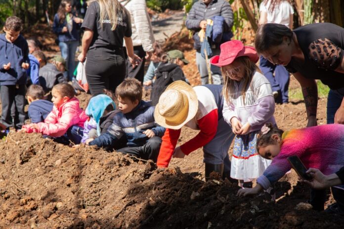 Piraquara lança programa de agroecologia em três escolas rurais