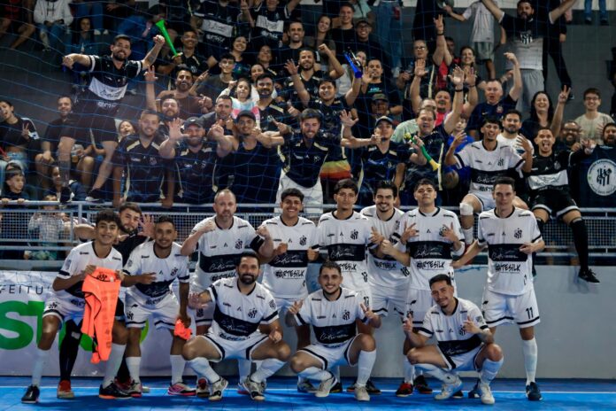 Caramuru vence líder e avança aos play offs do Paranaense de Futsal