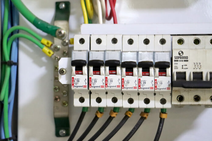 Londrina abre curso gratuito de instalações elétricas para mulheres no dia 8 de outubro