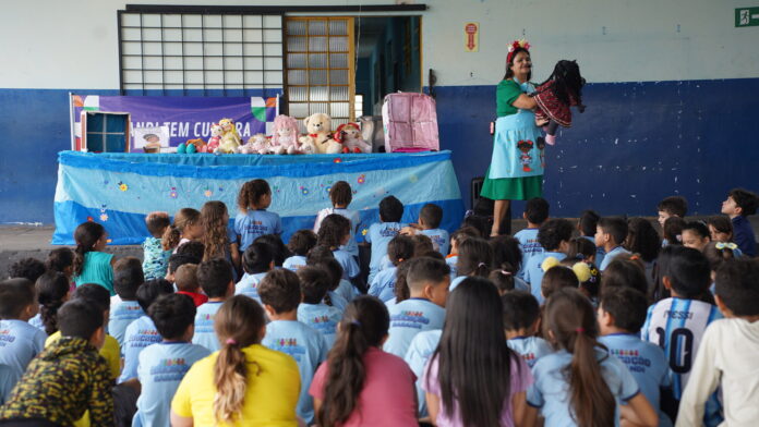 Sarandi leva contação de histórias sobre racismo a escolas e creches