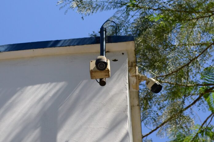 Foz do Iguaçu regulamenta compartilhamento de câmeras privadas para segurança pública