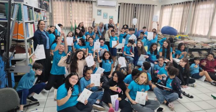 120 alunos aprendem sobre segurança elétrica e consumo consciente em Londrina