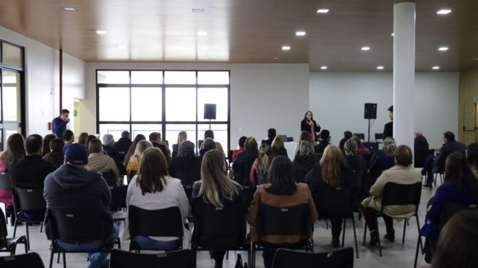 Guarapuava reúne 22 municípios para discutir políticas para idosos