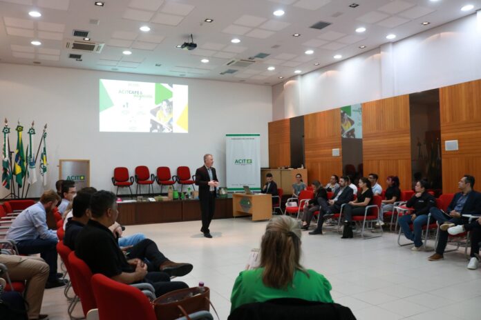 ACIT Café & Negócios reúne 26 empresas para troca de experiências em Toledo