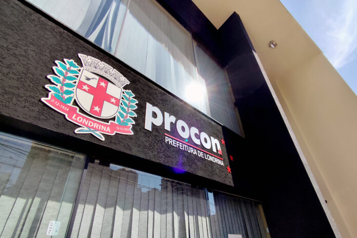 Procon Londrina fecha para treinar equipe sobre direitos do consumidor