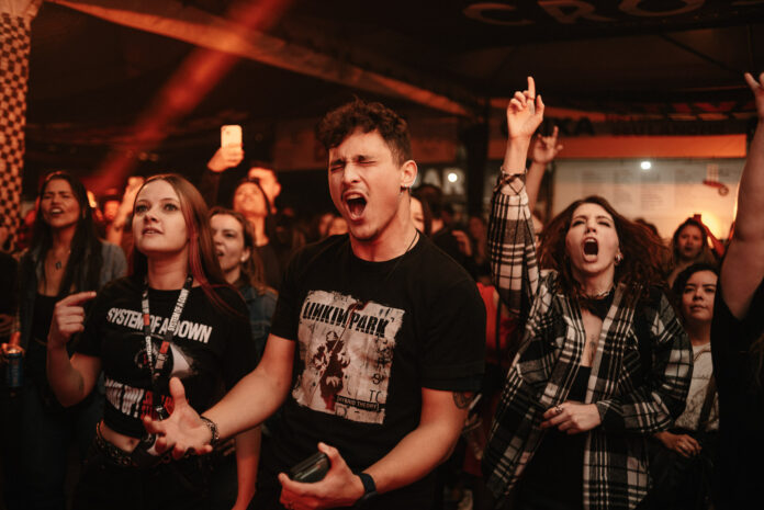 Thunderstruck Generations leva 10 atrações em 4 palcos no Crossroads neste domingo
