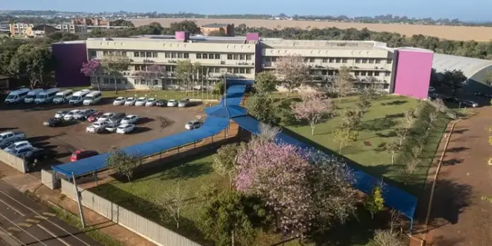 Unila abre concurso para professor com salário até R$ 13,2 mil em Foz do Iguaçu