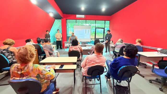 Foz do Iguaçu abre curso de tecnologia para maiores de 60, ainda há vagas