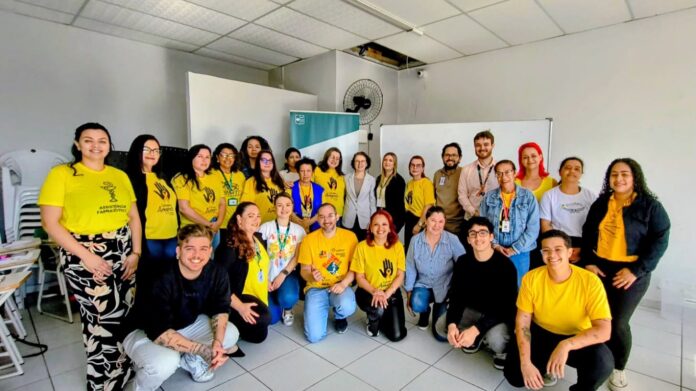 Profissionais de saúde de Colombo fazem curso sobre saúde mental