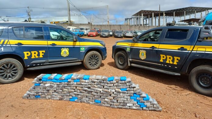 PRF apreende 240 kg de cocaína em pneus de caminhão no Oeste do Paraná
