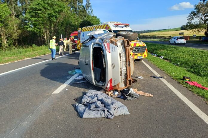 Capotamento na BR-376 deixa dois feridos em Ponta Grossa