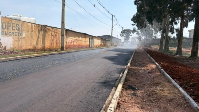 Fazenda Rio Grande asfalta primeira etapa da Avenida Mato Grosso, na Estrada do Areal