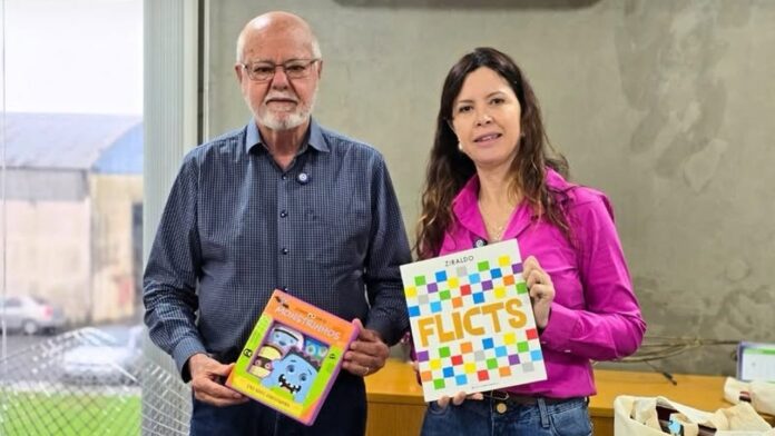 Rolândia distribui kits de livros para creches e escolas municipais