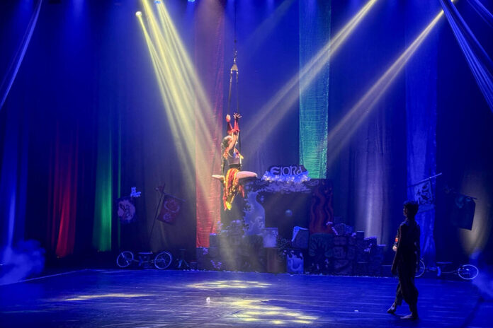 Circo da Magia encerra 20ª Mostra de Circo Social de Toledo com espetáculo sobre natureza