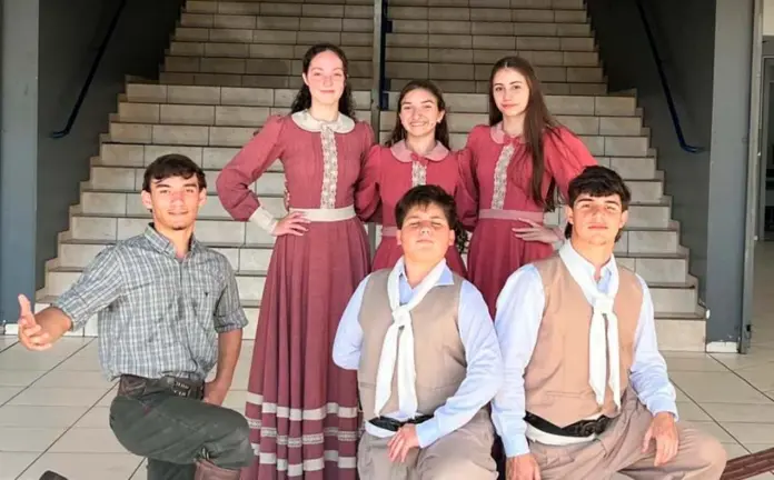 Colégio Beatriz Biavatti celebra Semana Farroupilha com apresentações de alunos