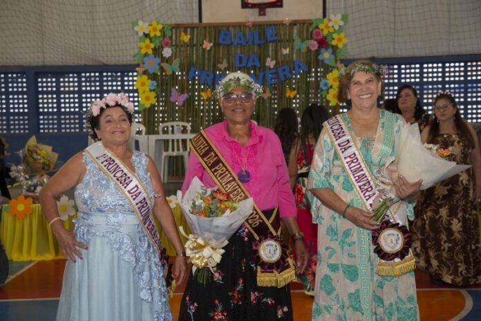Baile da Primavera reúne 175 pessoas na Melhor Idade de Piraquara