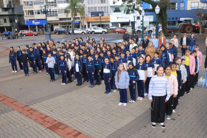 Desfile de 7 de Setembro concentra em Pato Branco com mais de 100 entidades, vias fecham das 7h às 11h