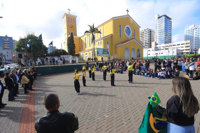 Taekwondo de Pato Branco leva atletas mirins ao desfile de 7 de Setembro