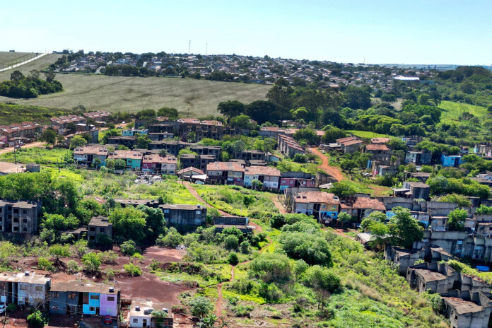 Londrina reúne famílias do Flores do Campo para conversa sobre frequência escolar