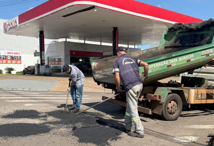 Maringá intensifica reparos de buracos em vias após chuvas de 85 mm