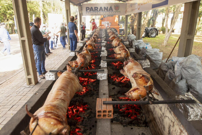 53ª Festa Nacional do Porco no Rolete atrai 20 mil pessoas em Toledo neste domingo