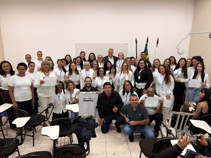 Araucária forma 160 cuidadores de idosos em curso gratuito