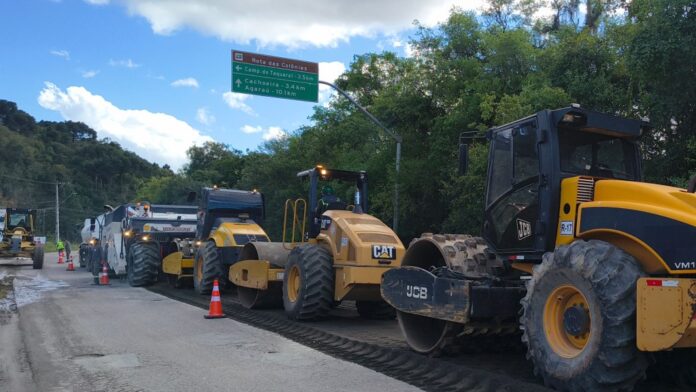 Rua Benjamin Negoseki em São José dos Pinhais recebe novo asfalto em 1,2 km