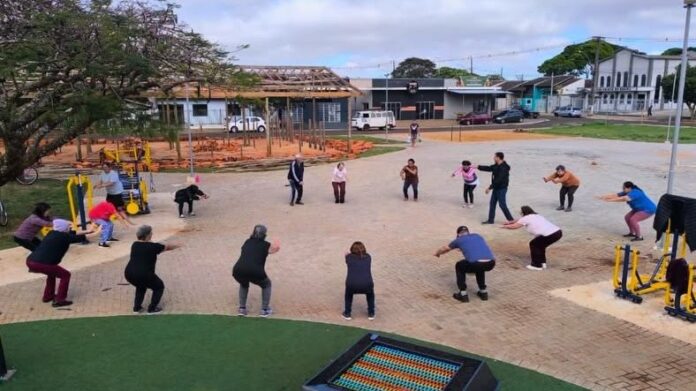 Grupo de atividade física se reúne toda quarta na ATI do Jardim Parigot