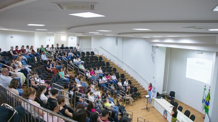Medianeira treina 113 profissionais em escuta especializada para crianças vítimas de violência