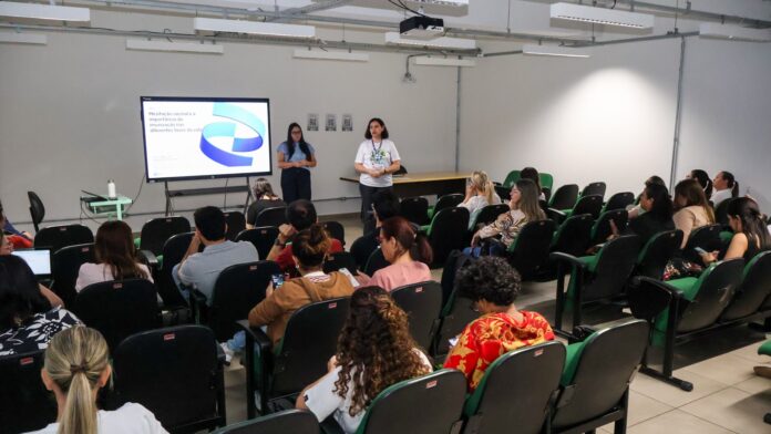Maringá treina enfermeiros para lidar com receio de vacinação