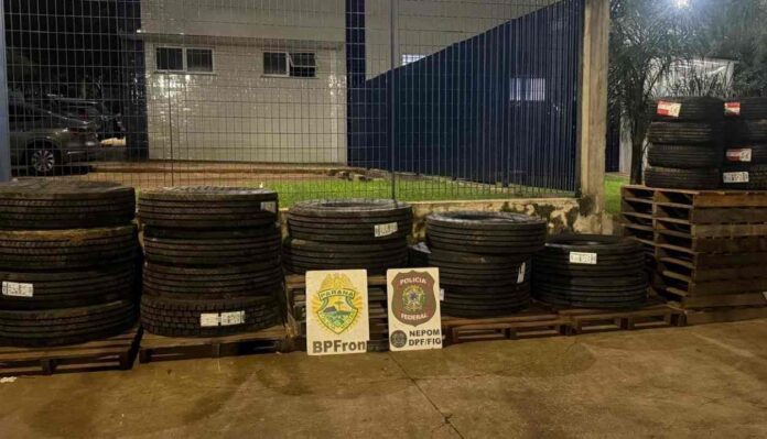 Polícia Federal, Exército e PM apreendem 25 pneus contrabandeados do Paraguai em Foz