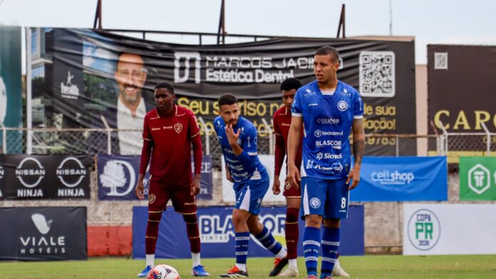 Jogadores do Londrina em campo